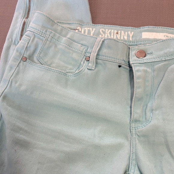 DKNY Women's sz 6 City Skinny Jeans in Light Blue zipper ankle - Picture 4 of 10